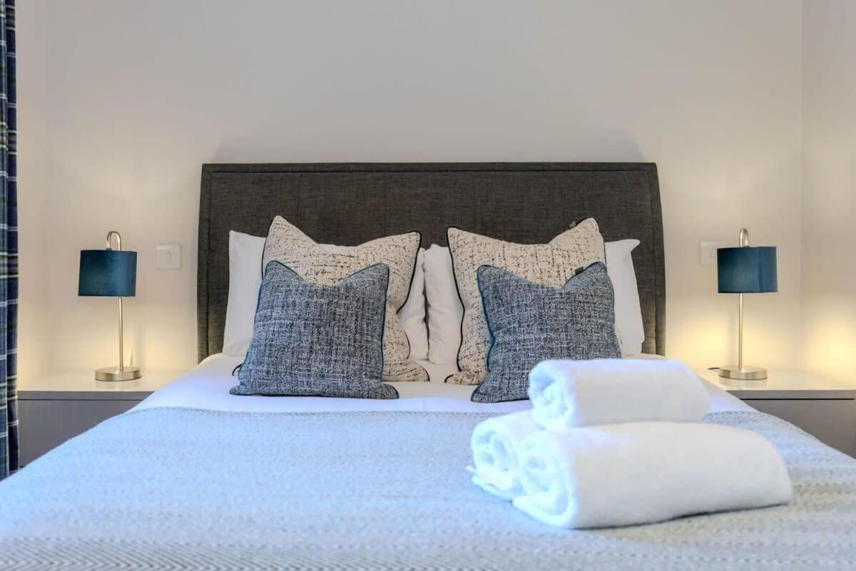 Dragon Suites - Edinburgh City Centre 2 Bed Apartment — Photos 3